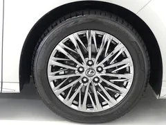 2025 Lexus LM 500h Executive — фото 4