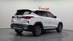 2022 Kia Seltos Gasoline 1.6 Turbo 2WD, белый — фото 2
