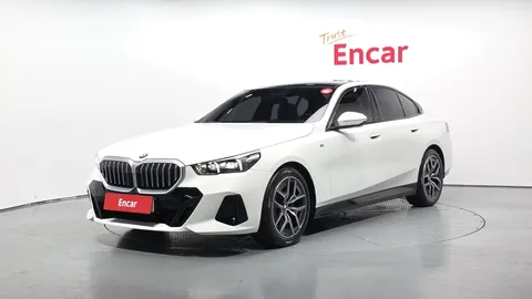 2024 BMW 5-Series 520i M Sport