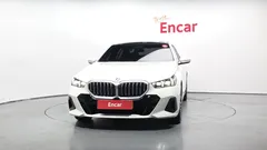 2024 BMW 5-Series 520i M Sport, белый — фото 3