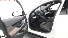 2024 BMW 5-Series 520i M Sport, белый — фото 10