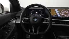2024 BMW 5-Series 520i M Sport, белый — фото 13
