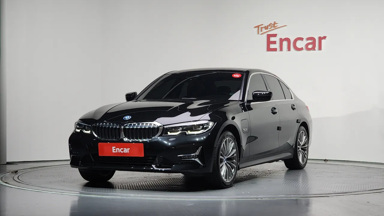 2022 BMW 3-Series 320e Luxury