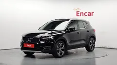 2022 Volvo XC40 B4 Inscription, чёрный — фото 1