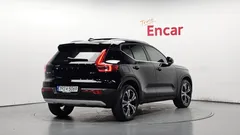 2022 Volvo XC40 B4 Inscription, чёрный — фото 2
