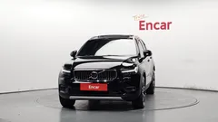 2022 Volvo XC40 B4 Inscription, чёрный — фото 3
