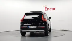 2022 Volvo XC40 B4 Inscription, чёрный — фото 4
