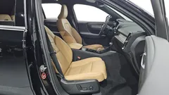 2022 Volvo XC40 B4 Inscription, чёрный — фото 10