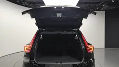 2022 Volvo XC40 B4 Inscription, чёрный — фото 20