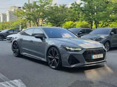 2021 Audi RS7 4.0 TFSI Quattro, серо-серебристый — фото 4