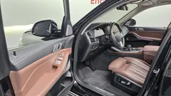 2022 BMW X7 xDrive 40d Design Pure Excellence 7-Seater, чёрный — фото 10