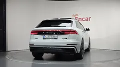2023 Audi Q8 55 TFSI Quattro Premium, белый — фото 4