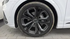 2023 Audi Q8 55 TFSI Quattro Premium, белый — фото 5