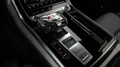 2023 Audi Q8 55 TFSI Quattro Premium, белый — фото 9