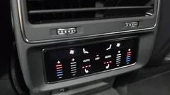 2023 Audi Q8 55 TFSI Quattro Premium, белый — фото 19