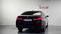 2023 BMW 5-Series 520i Luxury — фото 4