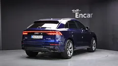 2022 Audi Q8 55 TFSI Quattro Premium — фото 2