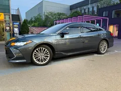 2021 Toyota Avalon 2.5 Hybrid, голубой — фото 1