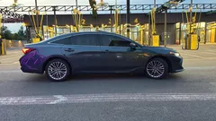 2021 Toyota Avalon 2.5 Hybrid, голубой — фото 11
