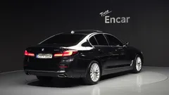 2022 BMW 5-Series 530i xDrive Luxury — фото 2