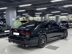 2021 Audi S8 4.0 TFSI Quattro LWB, чёрный — фото 3