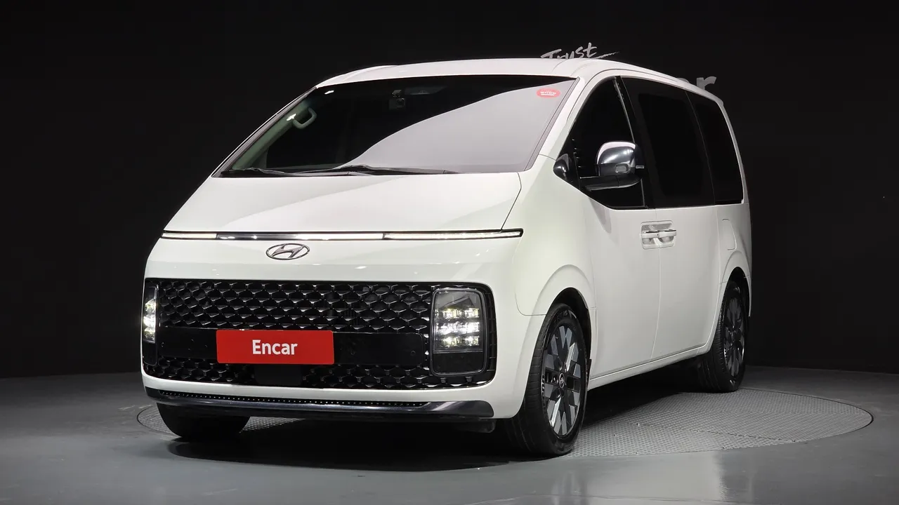 2023 Hyundai Staria Lounge 9-Seater