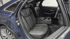 2023 Audi A8 55 TFSI Quattro Premium LWB, синий — фото 11
