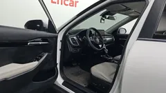 2023 Kia Seltos Gasoline 1.6 Turbo 2WD, белый — фото 10