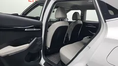 2023 Kia Seltos Gasoline 1.6 Turbo 2WD, белый — фото 11