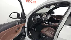 2022 BMW X5 xDrive 40i M Sport, белый — фото 10