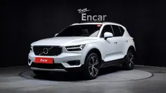 2022 Volvo XC40 B4 Inscription — фото 1