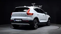 2022 Volvo XC40 B4 Inscription — фото 2