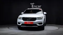 2022 Volvo XC40 B4 Inscription — фото 3
