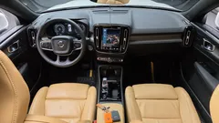 2022 Volvo XC40 B4 Inscription — фото 7