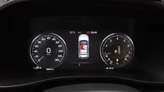 2022 Volvo XC40 B4 Inscription — фото 8