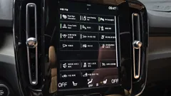 2022 Volvo XC40 B4 Inscription — фото 16