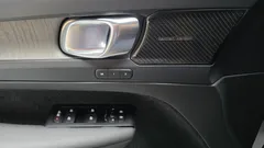 2022 Volvo XC40 B4 Inscription — фото 19