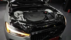 2023 Volvo XC60 B6 Ultimate Bright, белый — фото 6