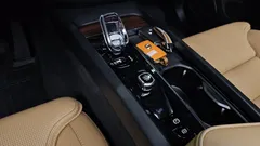 2023 Volvo XC60 B6 Ultimate Bright, белый — фото 9