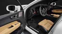 2023 Volvo XC60 B6 Ultimate Bright, белый — фото 10