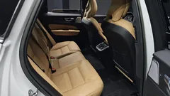 2023 Volvo XC60 B6 Ultimate Bright, белый — фото 11