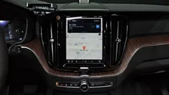2023 Volvo XC60 B6 Ultimate Bright, белый — фото 14