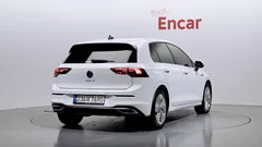 2022 Volkswagen Golf 2.0 TDI Premium, белый — фото 2