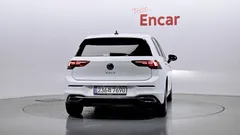 2022 Volkswagen Golf 2.0 TDI Premium, белый — фото 4