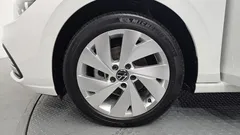2022 Volkswagen Golf 2.0 TDI Premium, белый — фото 5