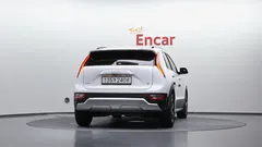 2022 Kia Niro Prestige, белый — фото 4