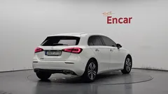 2022 Mercedes-Benz A-Class A220 Hatchback — фото 2
