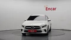 2022 Mercedes-Benz A-Class A220 Hatchback — фото 3