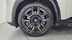 2023 BMW XM 4.4, белый — фото 5