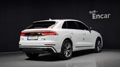 2022 Audi Q8 55 TFSI Quattro Premium — фото 2